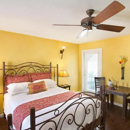 Lakehouse Bed And Breakfast